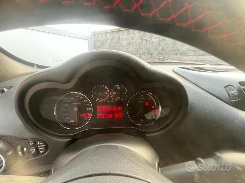 Grigio Usata 2006 Alfa Romeo 147 Due volumi | 4300 € - Immagine 1/4