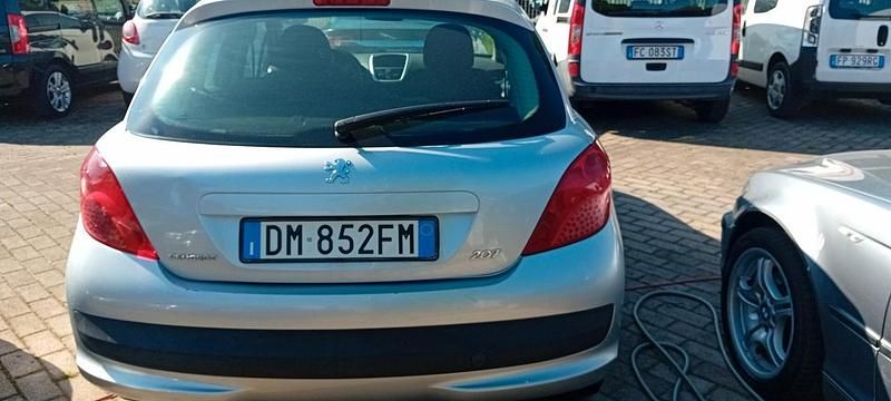 Usata Peugeot 207 73 CV (53 kW) 2008 Argento Berlina
