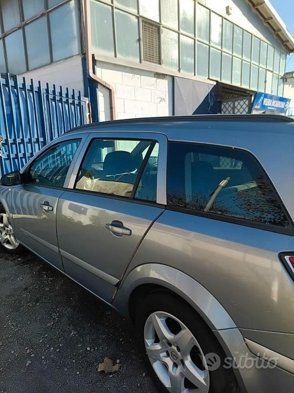Usata Opel Astra 90 CV (66 kW) 2006 Grigio Station wagon