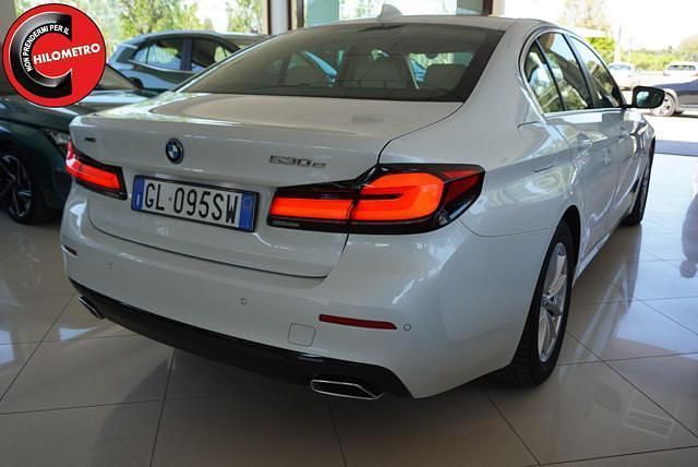 Usata BMW 530e Efficient Dynamics 184 CV (135 kW) 2022 Bianco Berlina