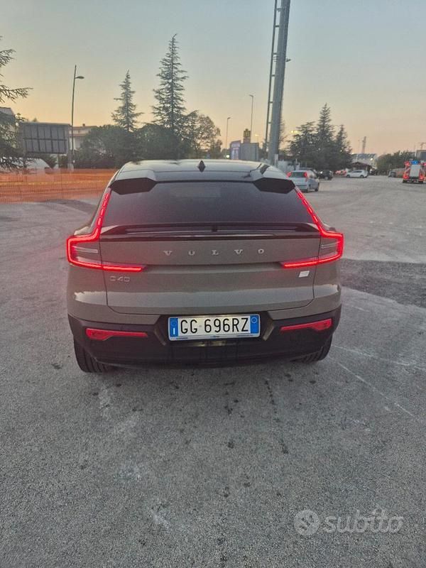 Usata Volvo C40 300 kW (408 CV) 2022 Verde SUV