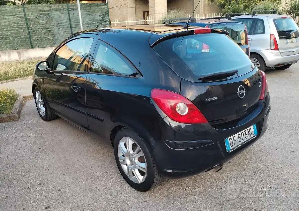 Usata Opel Corsa 80 CV (58 kW) 2008 Nero Utilitaria