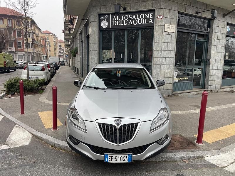 Usata Lancia Delta 120 CV (88 kW) 2011 Grigio Utilitaria