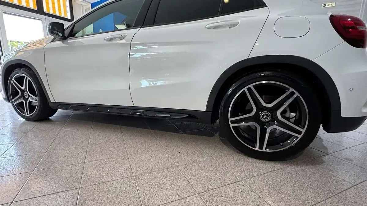 Usata Mercedes GLA200 Premium 136 CV (100 kW) 2019 Bianco SUV