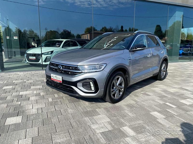 Usata VW T-Roc R-line 110 CV (80 kW) 2023 Grigio titanio SUV