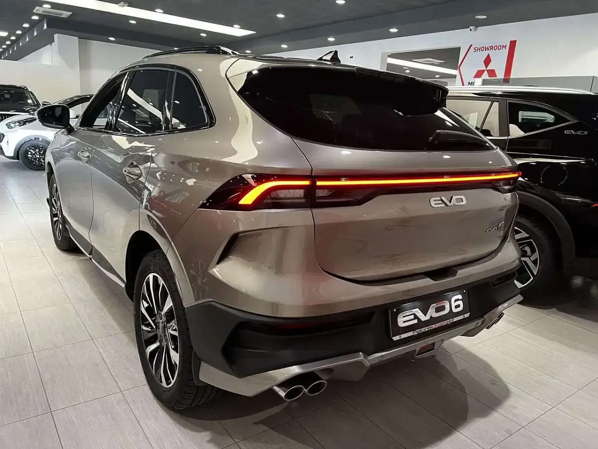Nuova EVO Evo 6 177 CV (130 kW) 2026 Marrone SUV