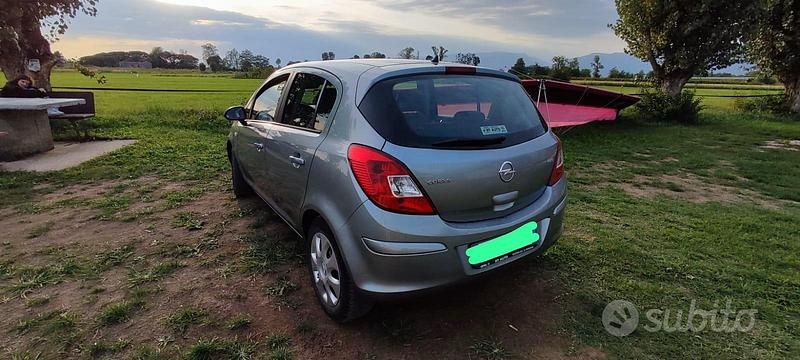 Usata Opel Corsa Club 86 CV (63 kW) 2012 Grigio Berlina