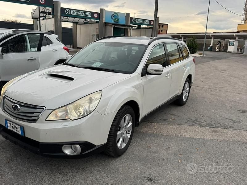 Usata Subaru Outback 2010 Bianco Station wagon