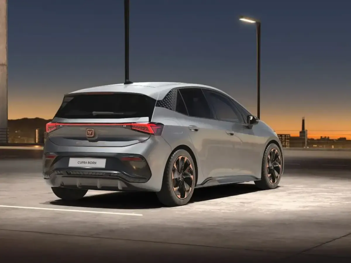Usata Cupra Born 2023 Argento geyser Utilitaria