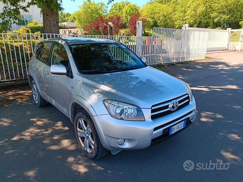 Usata Toyota RAV4 Luxury 177 CV (130 kW) 2008 Grigio SUV
