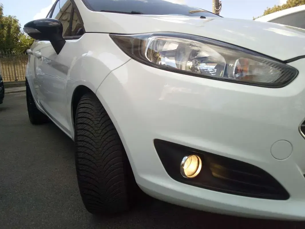 Usata Ford Fiesta 60 CV (44 kW) 2016 Bianco Utilitaria