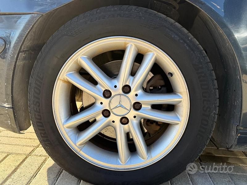 Usata Mercedes C220 Elegance 143 CV (105 kW) 2002 Nero Berlina