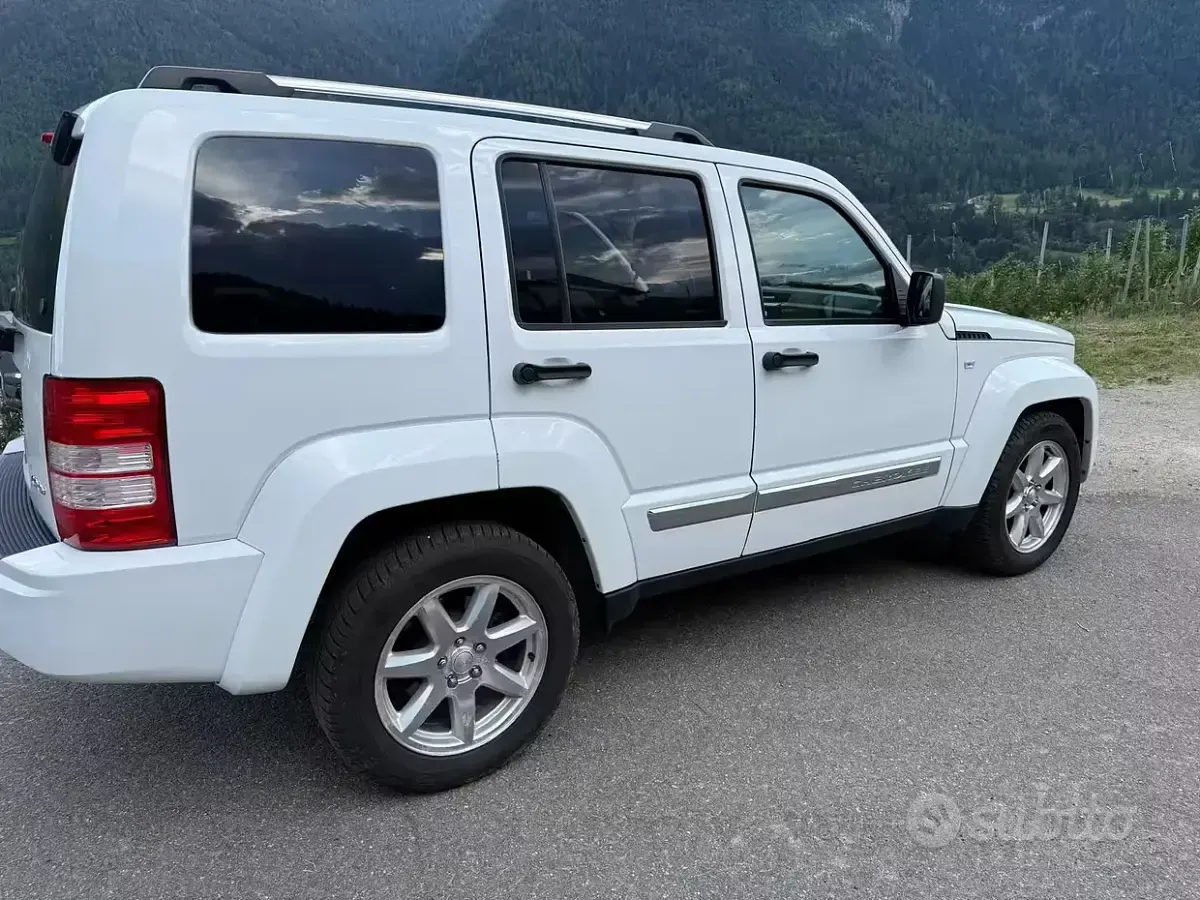 Usata Jeep Cherokee 200 CV (147 kW) 2011 Bianco SUV