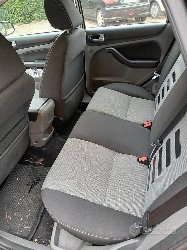 Usata Ford Focus 90 CV (66 kW) 2011 Nero Station wagon