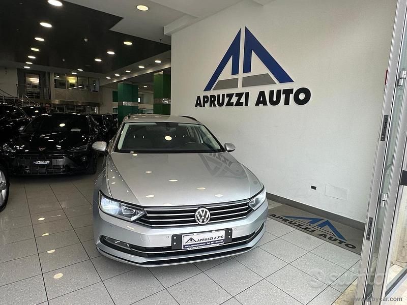 Usata VW Passat Business 120 CV (88 kW) 2019 Grigio Station wagon