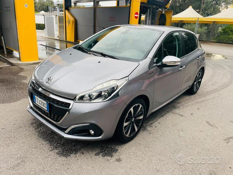 Usato 2019 Peugeot 208 1.5 Diesel 102 CV (10.500 €)