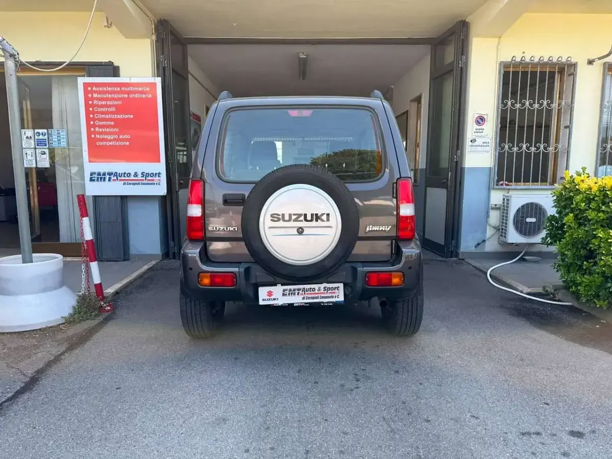 Usata Suzuki Jimny 86 CV (63 kW) 2013 Grigio SUV