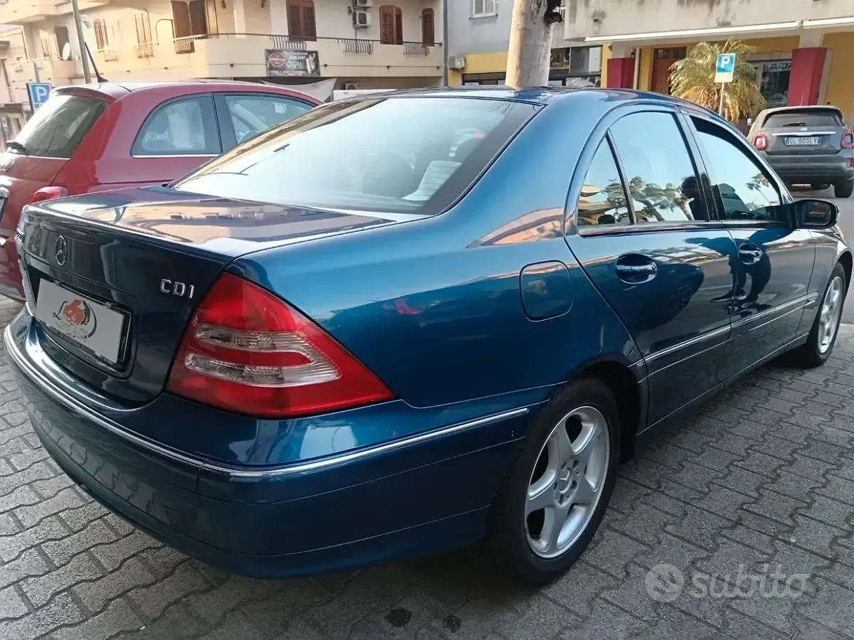 Usata Mercedes C220 Avantgarde 150 CV (110 kW) 2004 Blu Berlina