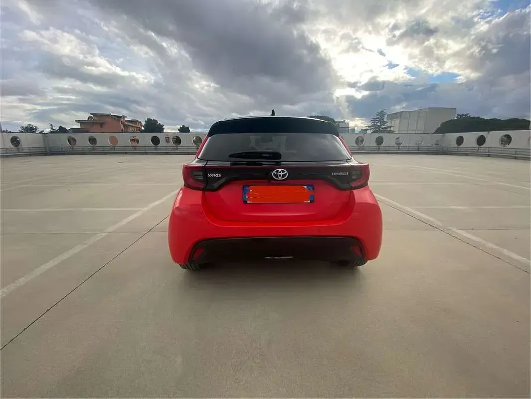 Usata Toyota Yaris Hybrid 92 CV (67 kW) 2021 Rosso Berlina