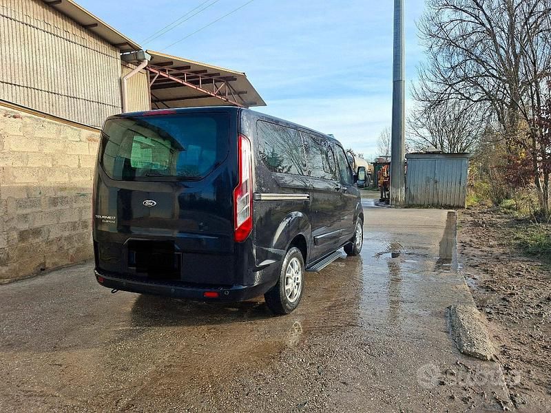 Begagnad Ford Tourneo 125 HK (91 kW) 2015 Minibuss