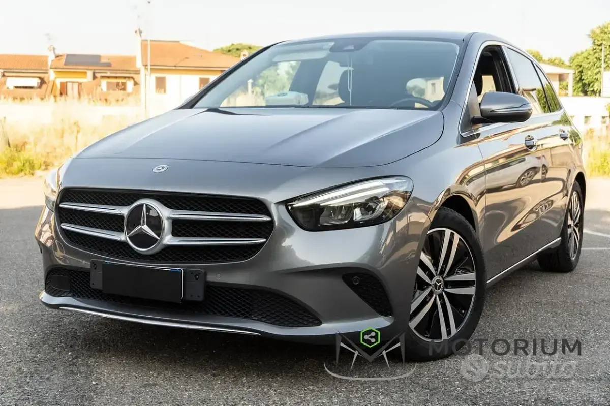Usata Mercedes B180 136 CV (100 kW) 2022 Grigio Utilitaria