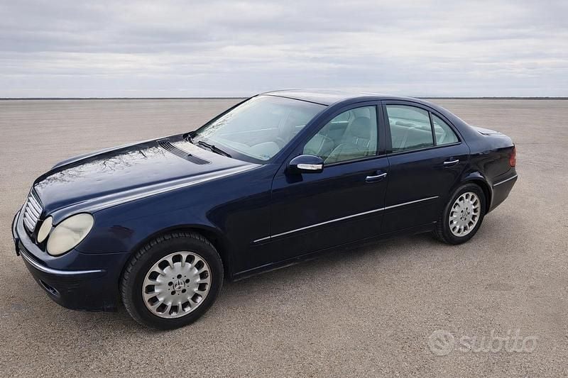 Usata Mercedes E220 2002 Blu