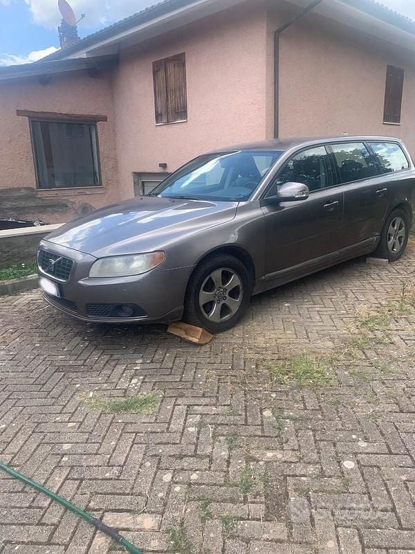 Usata Volvo V70 145 CV (106 kW) 2011 Grigio Station wagon