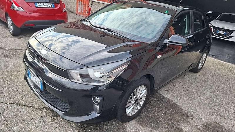 Nero Usata 2017 Kia Rio Active Tre volumi | 7600 € (Buon prezzo) - Immagine 1/4