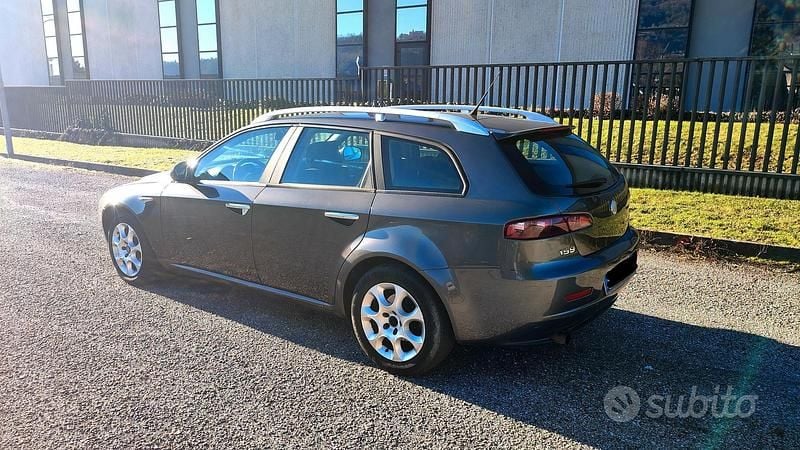 Grigio Usata 2007 Alfa Romeo 159 Station wagon | 2000 € (Super prezzo) - Immagine 1/4