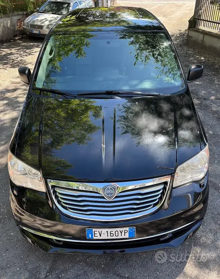 Usata Lancia Voyager Silver 177 CV (130 kW) 2014 Nero Monovolume