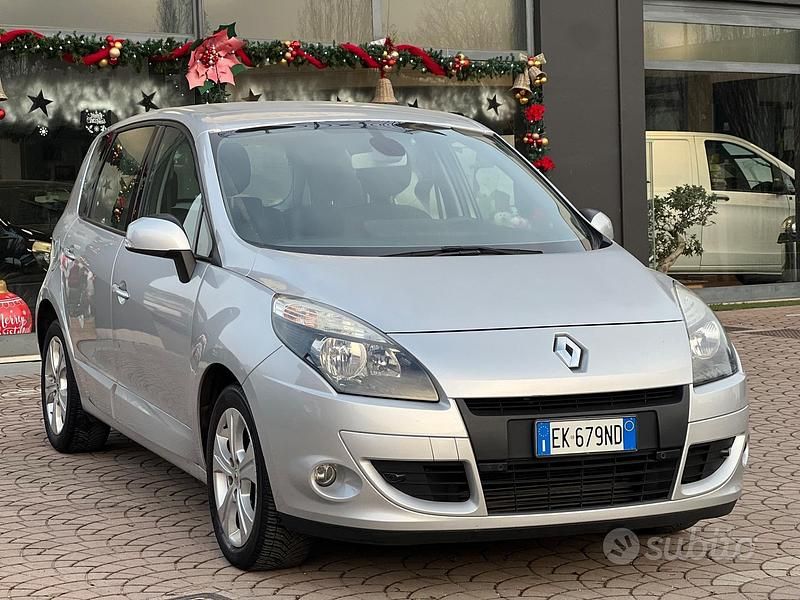 Usata Renault Scénic III 110 CV (80 kW) 2012 Grigio Monovolume