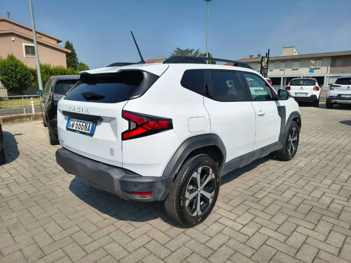 Usata Dacia Duster Journey 131 CV (96 kW) 2024 Bianco SUV