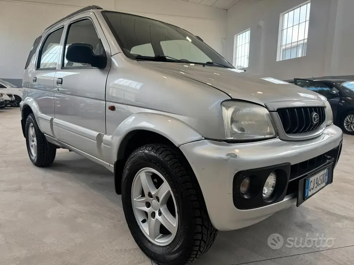 Usata Daihatsu Terios 86 CV (63 kW) 2003 Grigio SUV