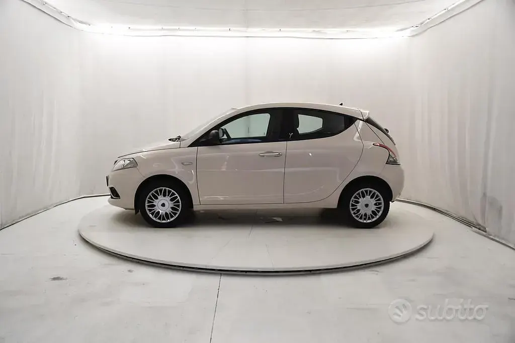 Usata Lancia Ypsilon Silver 69 CV (50 kW) 2018 Marrone Utilitaria