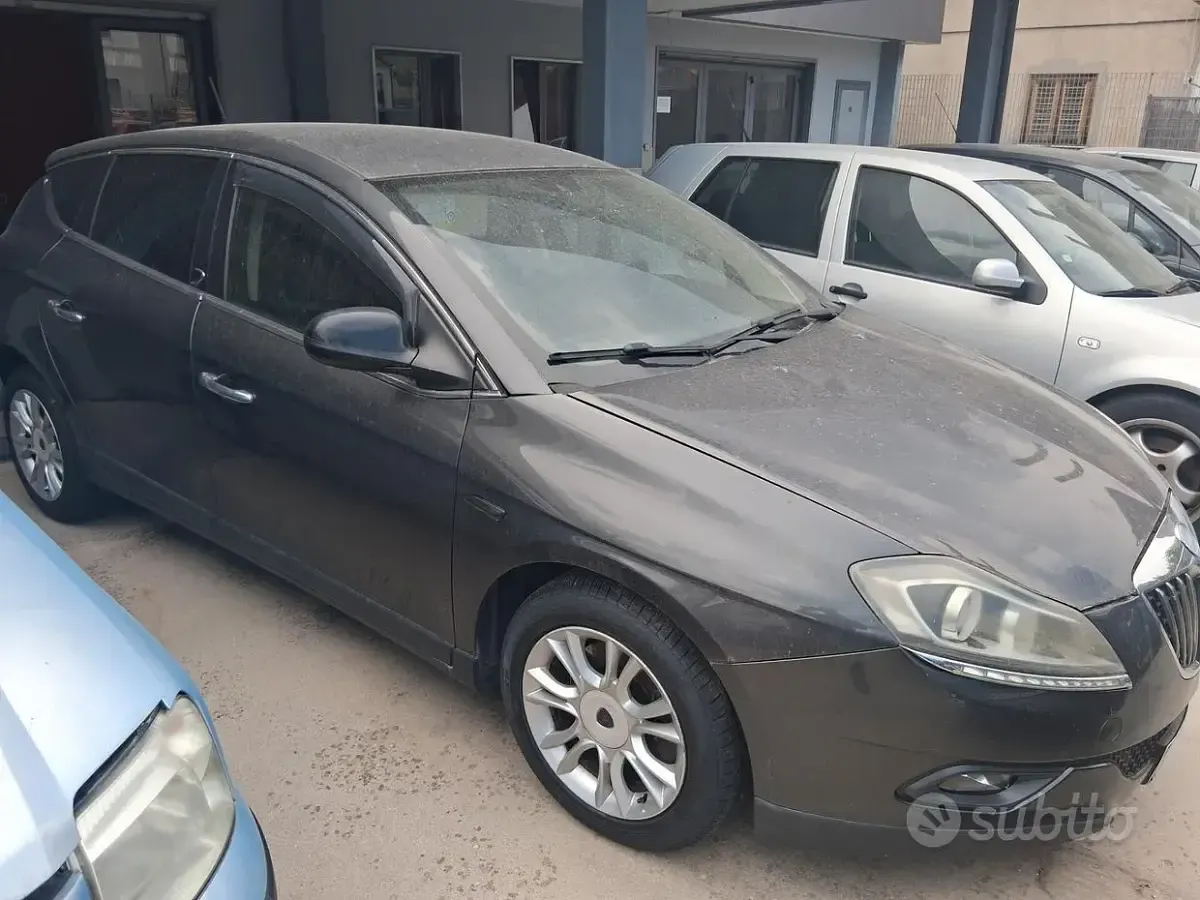 Usata Lancia Delta 165 CV (121 kW) 2009 Grigio Utilitaria