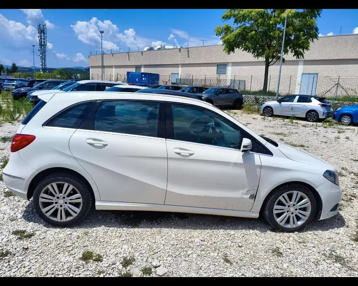 Usata Mercedes B180 Executive 109 CV (80 kW) 2012 Bianco Utilitaria