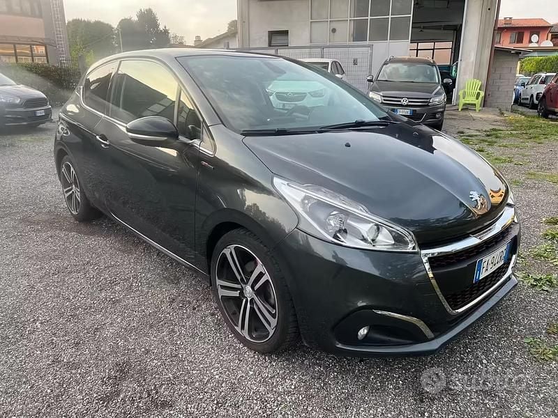 Usata Peugeot 208 GT-line 120 CV (88 kW) 2015 Grigio Utilitaria