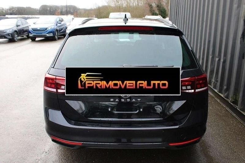 Usata VW Passat Style 122 CV (89 kW) 2023 Nero Station wagon