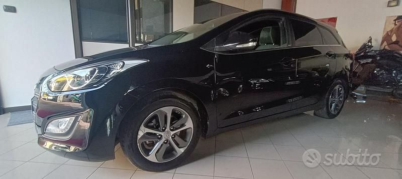 Gebraucht Hyundai i30 110 PS (80 kW) 2016 Schwarz Kombi