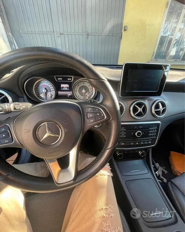 Usata Mercedes GLA220 170 CV (125 kW) 2016 Nero SUV