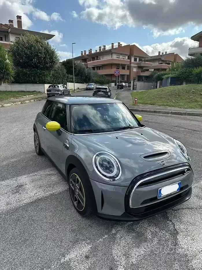 Usata Mini Cooper SE 75 kW (102 CV) 2022 Grigio Utilitaria