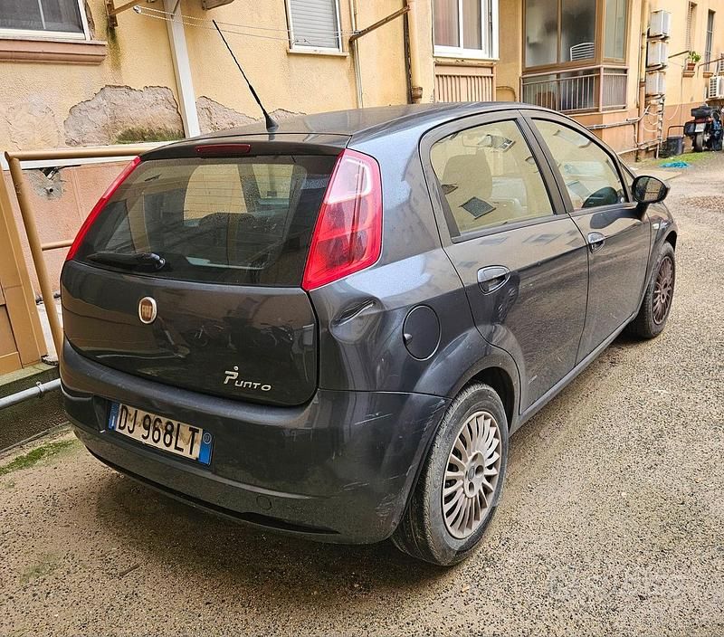 Usata Fiat Grande Punto 90 CV (66 kW) 2007 Grigio Utilitaria