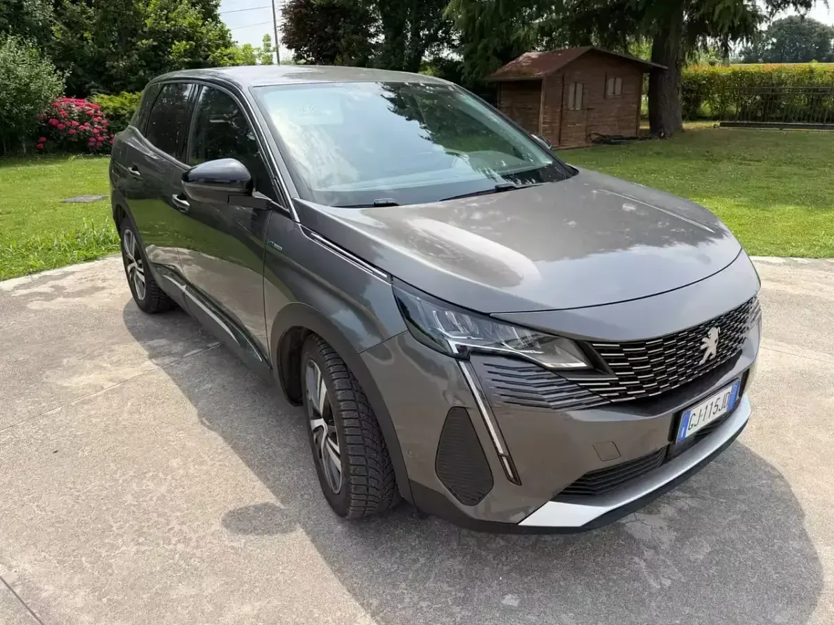 Usata Peugeot 3008 Allure 180 CV (132 kW) 2022 Grigio SUV