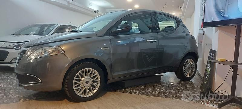 Usata Lancia Ypsilon Gold 95 CV (69 kW) 2015 Grigio Utilitaria