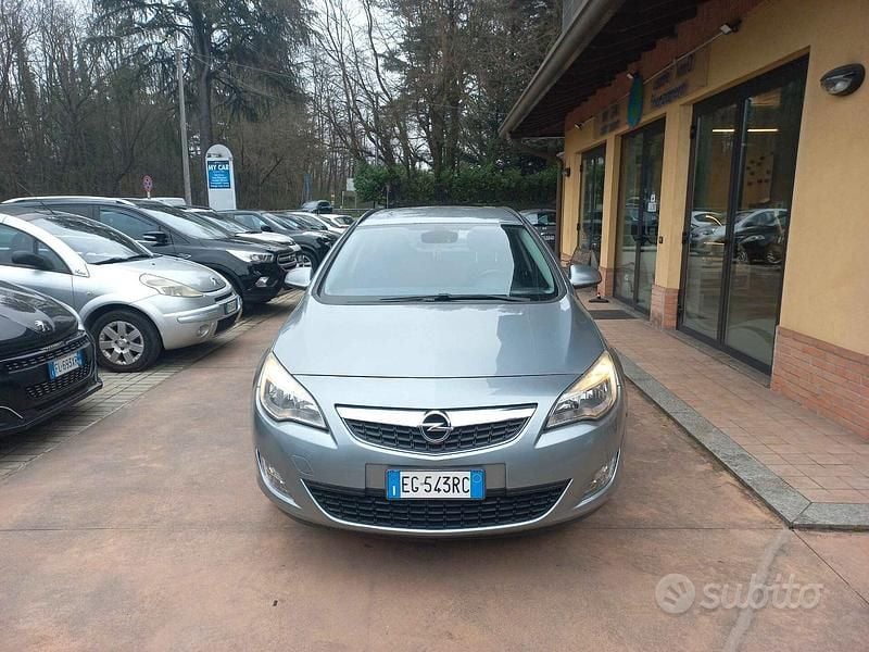 Usata Opel Astra Cosmo 110 CV (80 kW) 2011 Grigio Station wagon