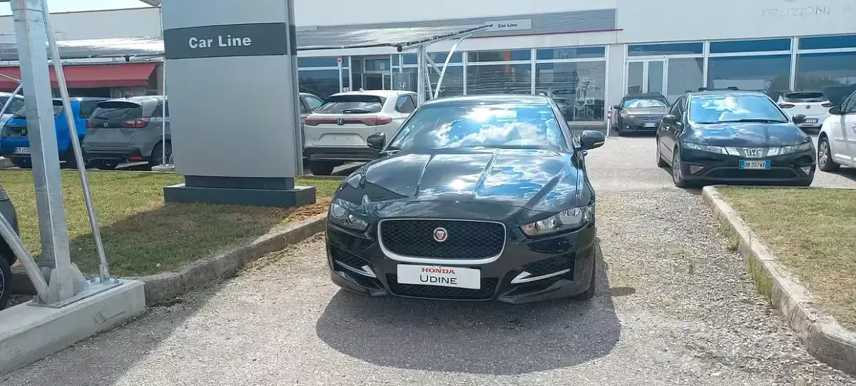 Usata Jaguar XE R-Sport 180 CV (132 kW) 2016 Nero Berlina
