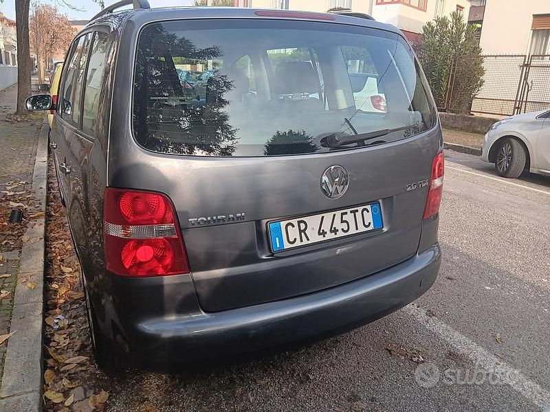 Usata VW Touran 140 CV (102 kW) 2005 Grigio Monovolume