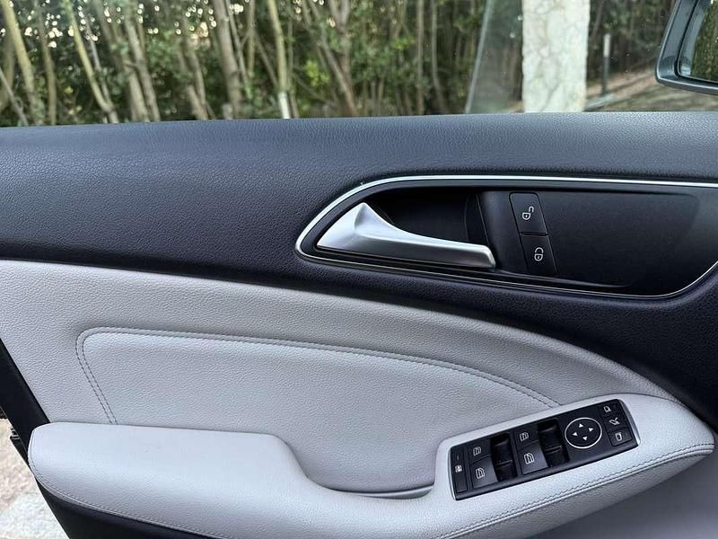 Usata Mercedes B200 136 CV (100 kW) 2018 Grigio Utilitaria
