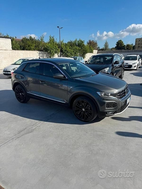 Usata VW T-Roc 150 CV (110 kW) 2019 Grigio SUV