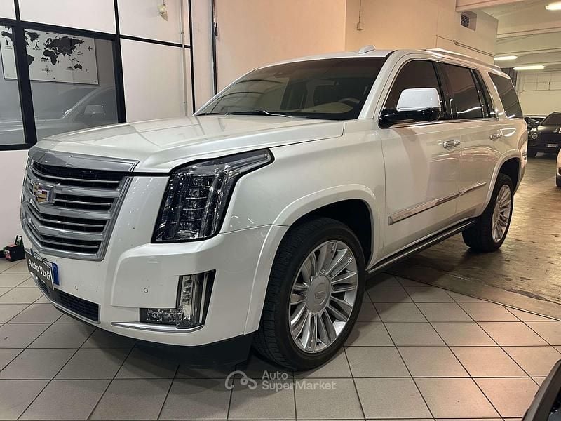 Usata Cadillac Escalade 426 CV (313 kW) 2017 Bianco Station wagon